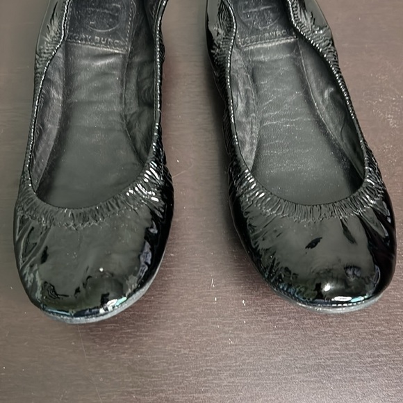 Tory Burch Eddie Patent Leather Ballet Flats Back Embossed Logo Black Shoe Sz 8 - Picture 2 of 11